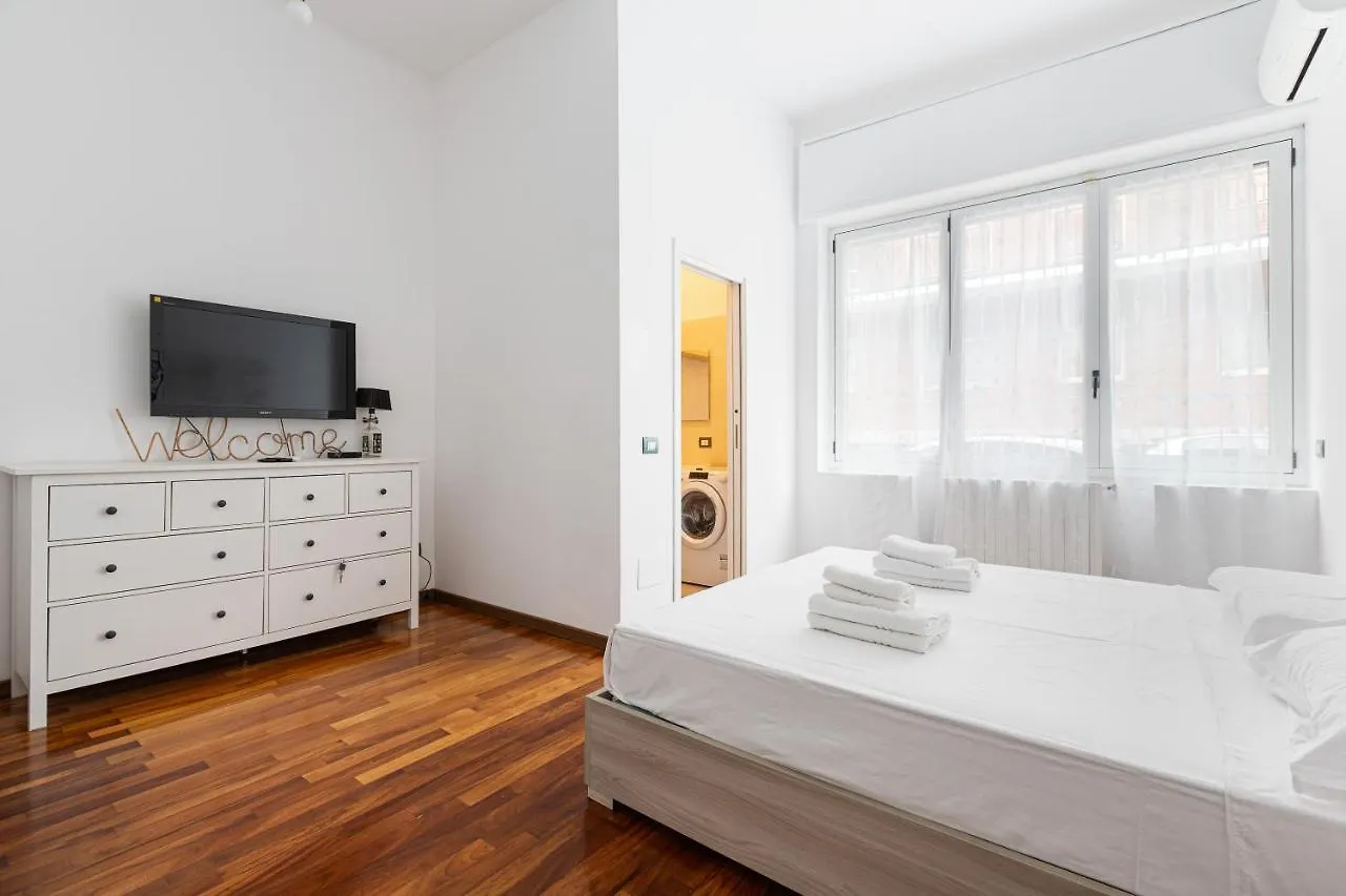 Cosy Apt Nearby Piazza Insubria! Book Now! Milan Apartment